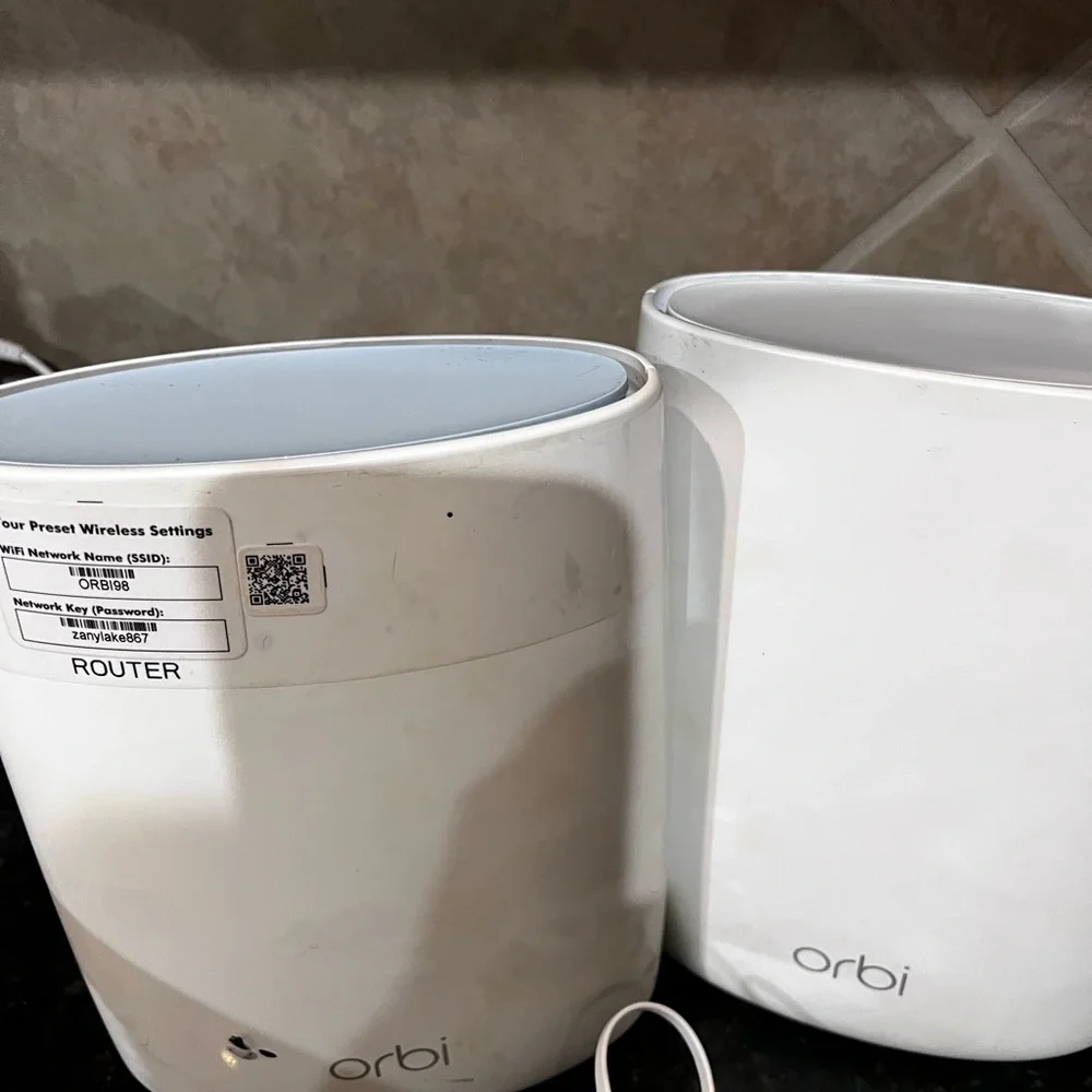 White Wireless Router System - Picture 5 of 7